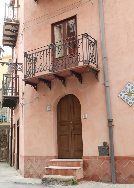 Casa Luigi Sergio - Affitto Breve Appartement Santo Stefano di Camastra Kamer foto